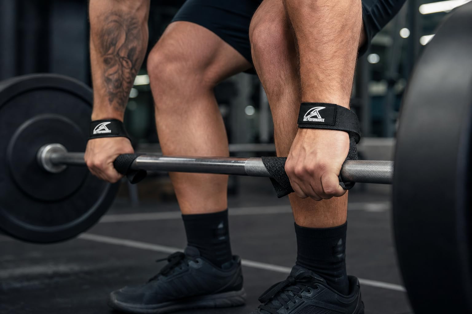 Athlet mit Arc Performance Lifting Straps Schwarz beim Kreuzheben